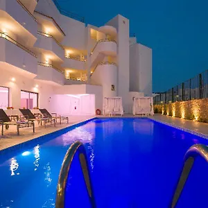 apartamentos-squash-ibiza-center-playa-den-bossa.balearic-islands.net/